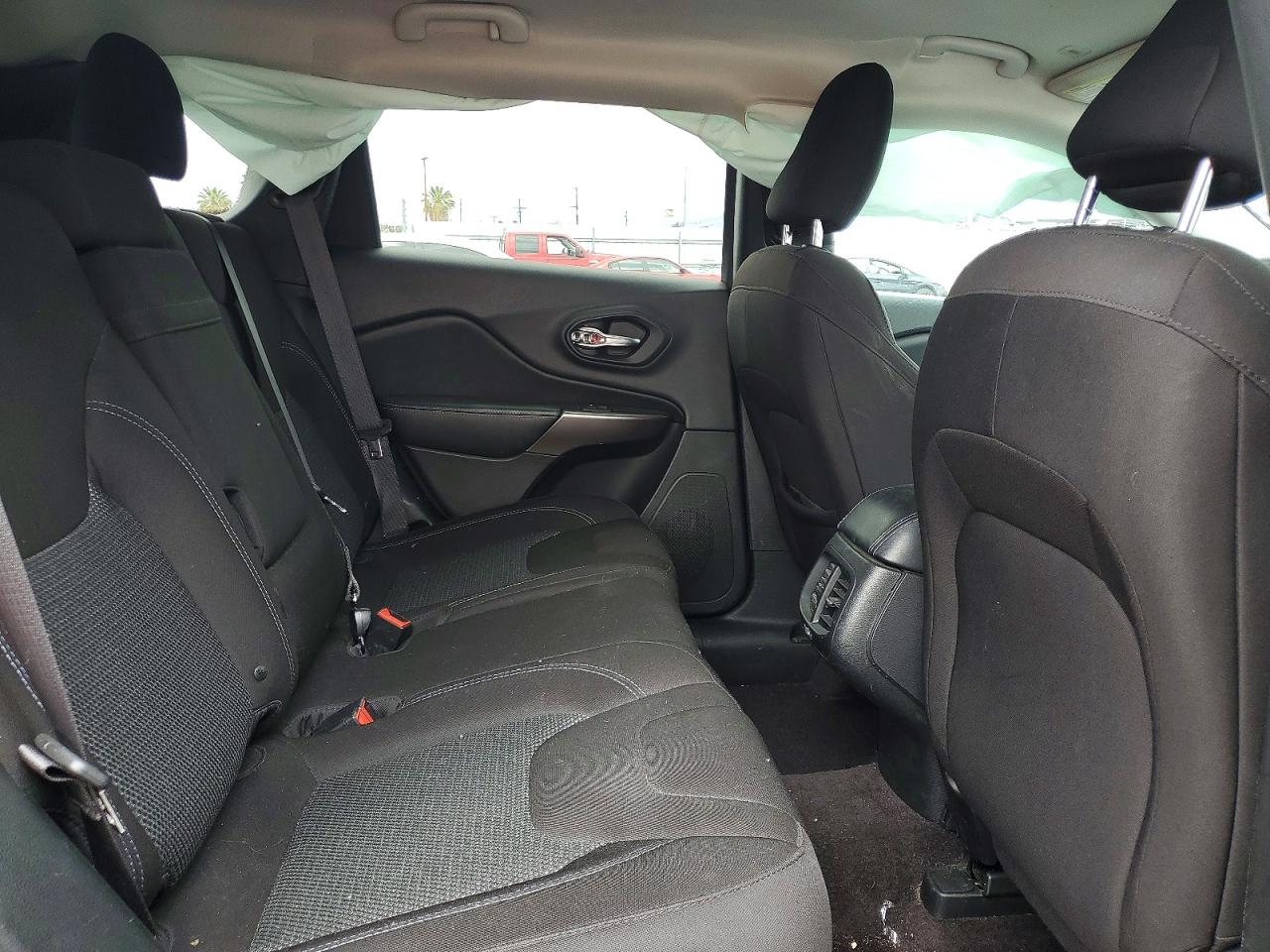 2019 JEEP CHEROKEE LATITUDE photo 31