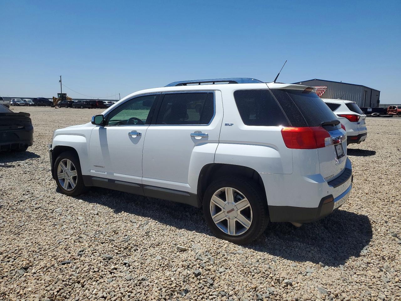 2011 GMC TERRAIN SLT photo 3