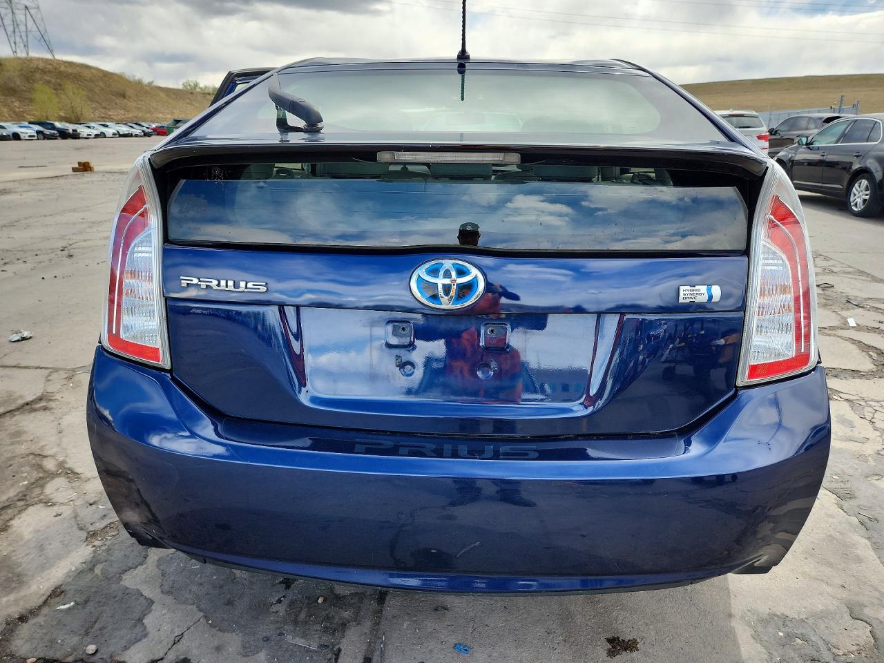 2014 TOYOTA PRIUS TWO photo 6