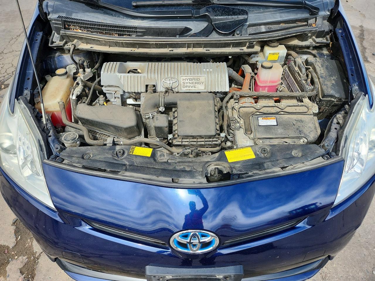 2014 TOYOTA PRIUS TWO photo 11