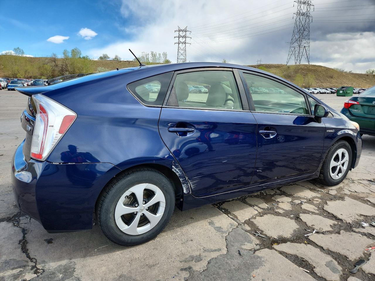 2014 TOYOTA PRIUS TWO photo 3
