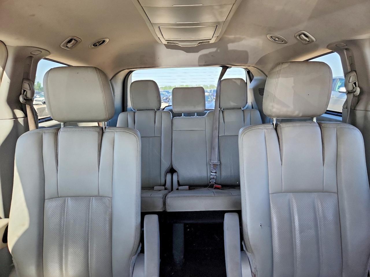 2012 CHRYSLER TOWN & COUNTRY TOURING photo 19