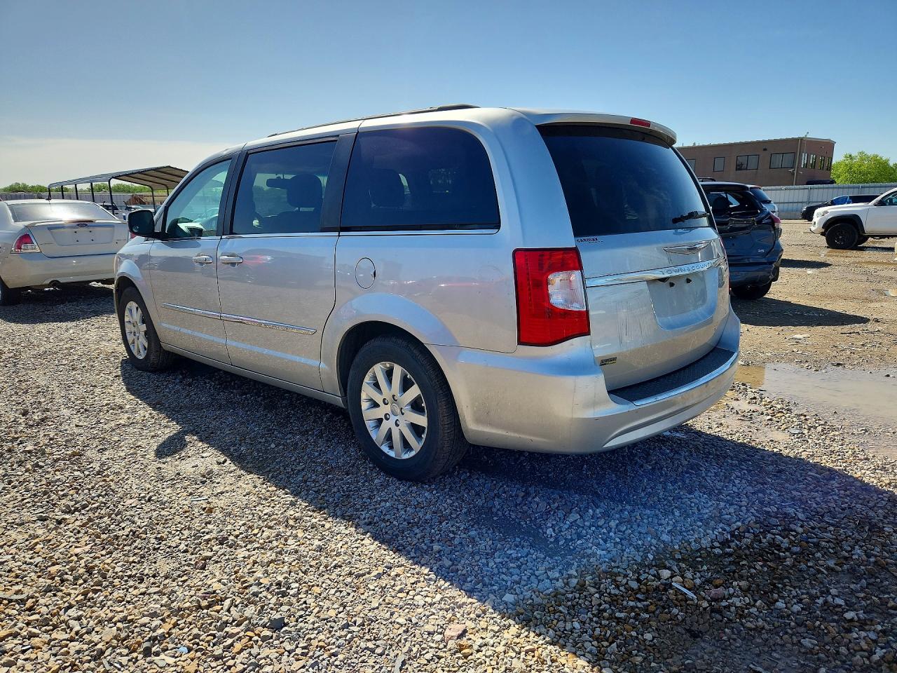 2012 CHRYSLER TOWN & COUNTRY TOURING photo 3