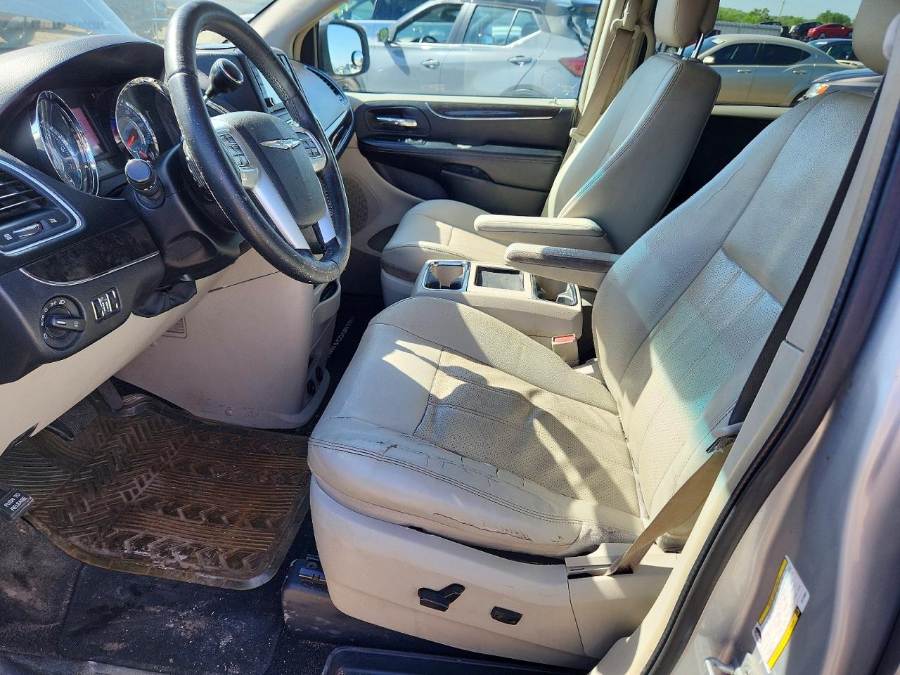 2012 CHRYSLER TOWN & COUNTRY TOURING photo 13