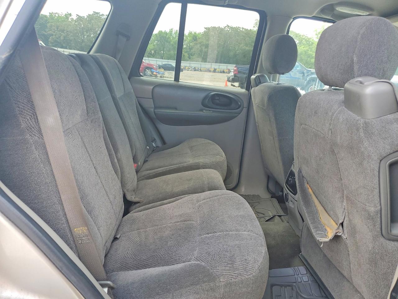 2004 CHEVROLET TRAILBLAZER LS photo 10