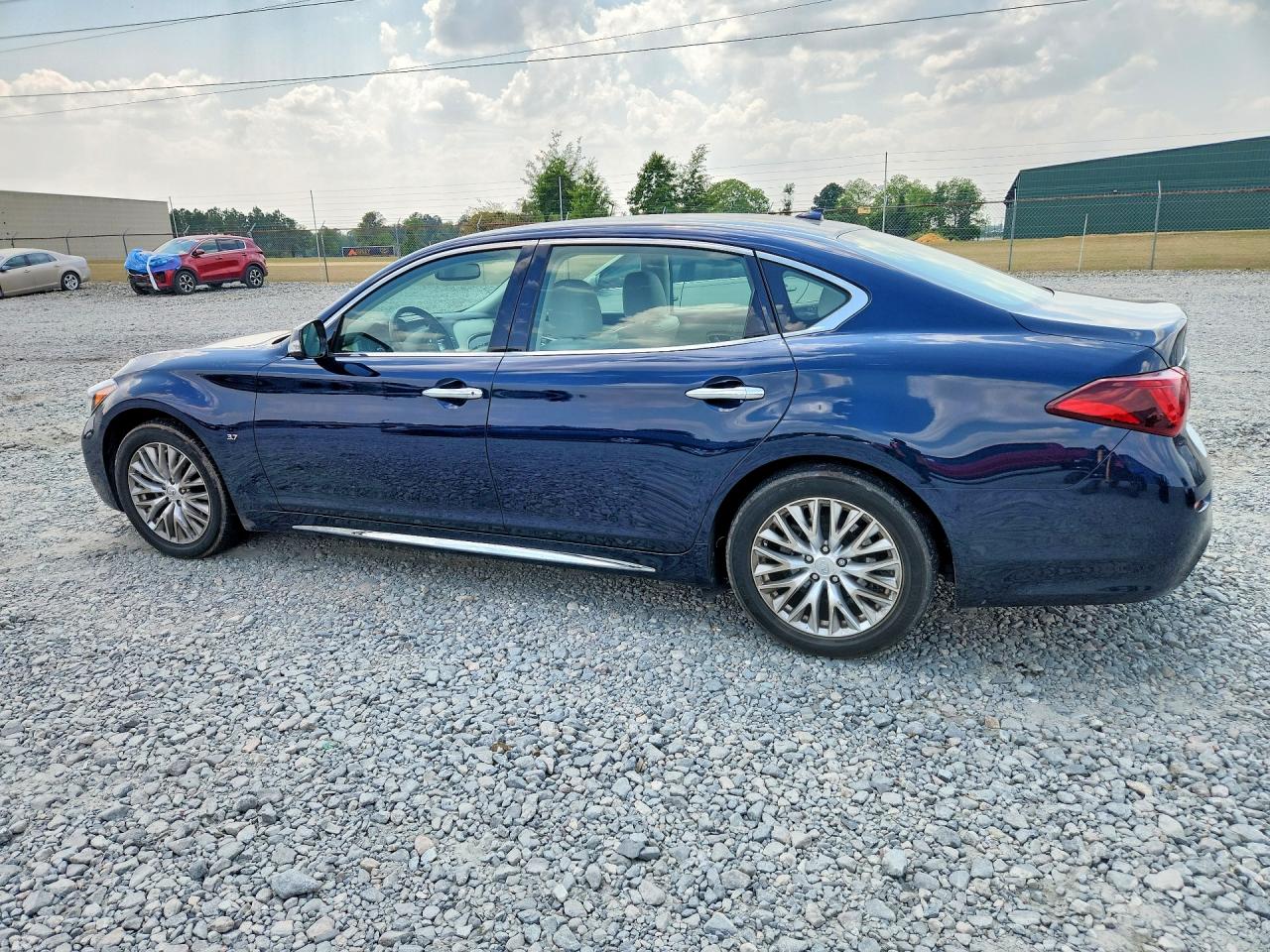 2015 INFINITI Q70L 3.7 photo 2