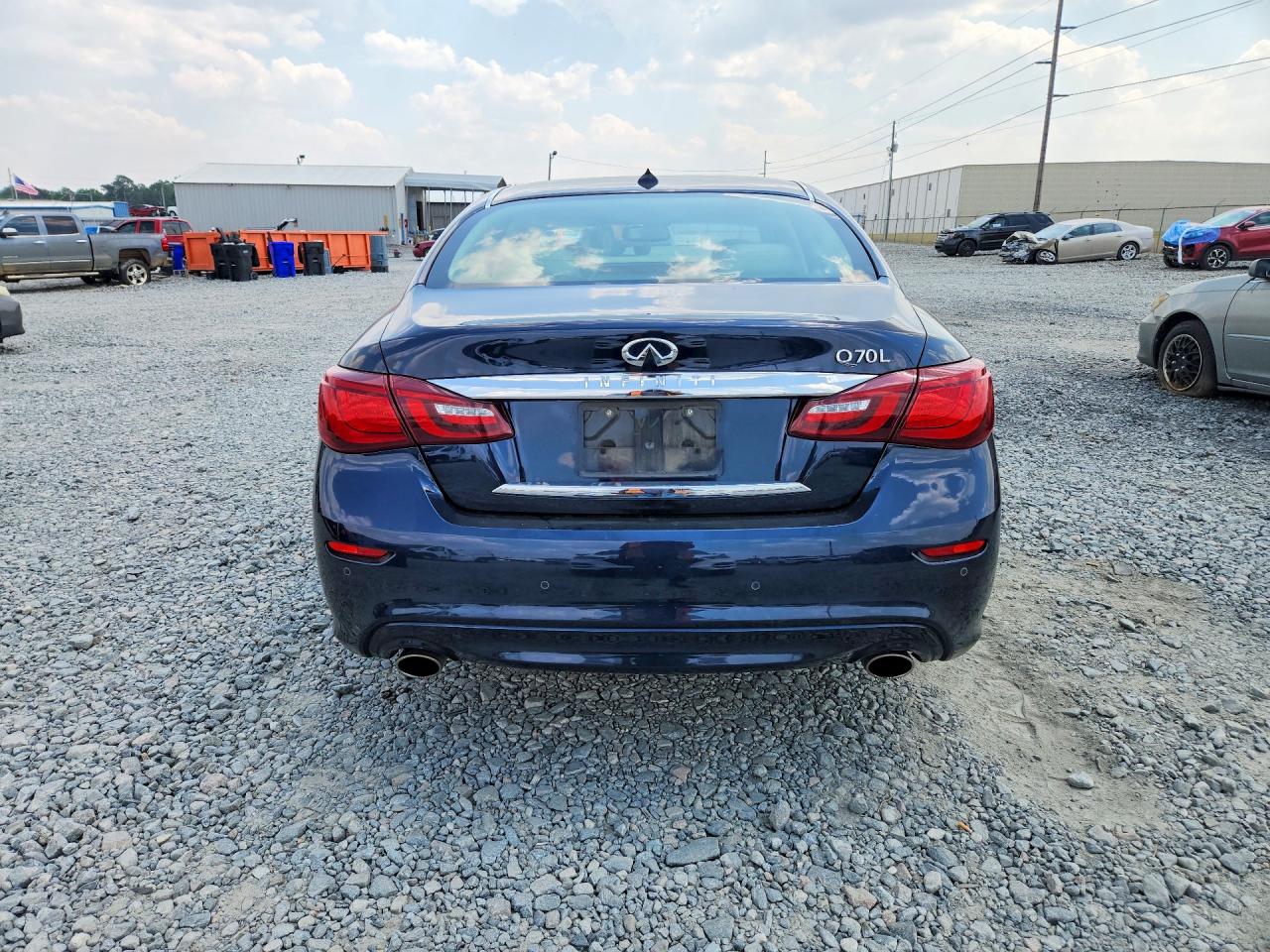 2015 INFINITI Q70L 3.7 photo 6