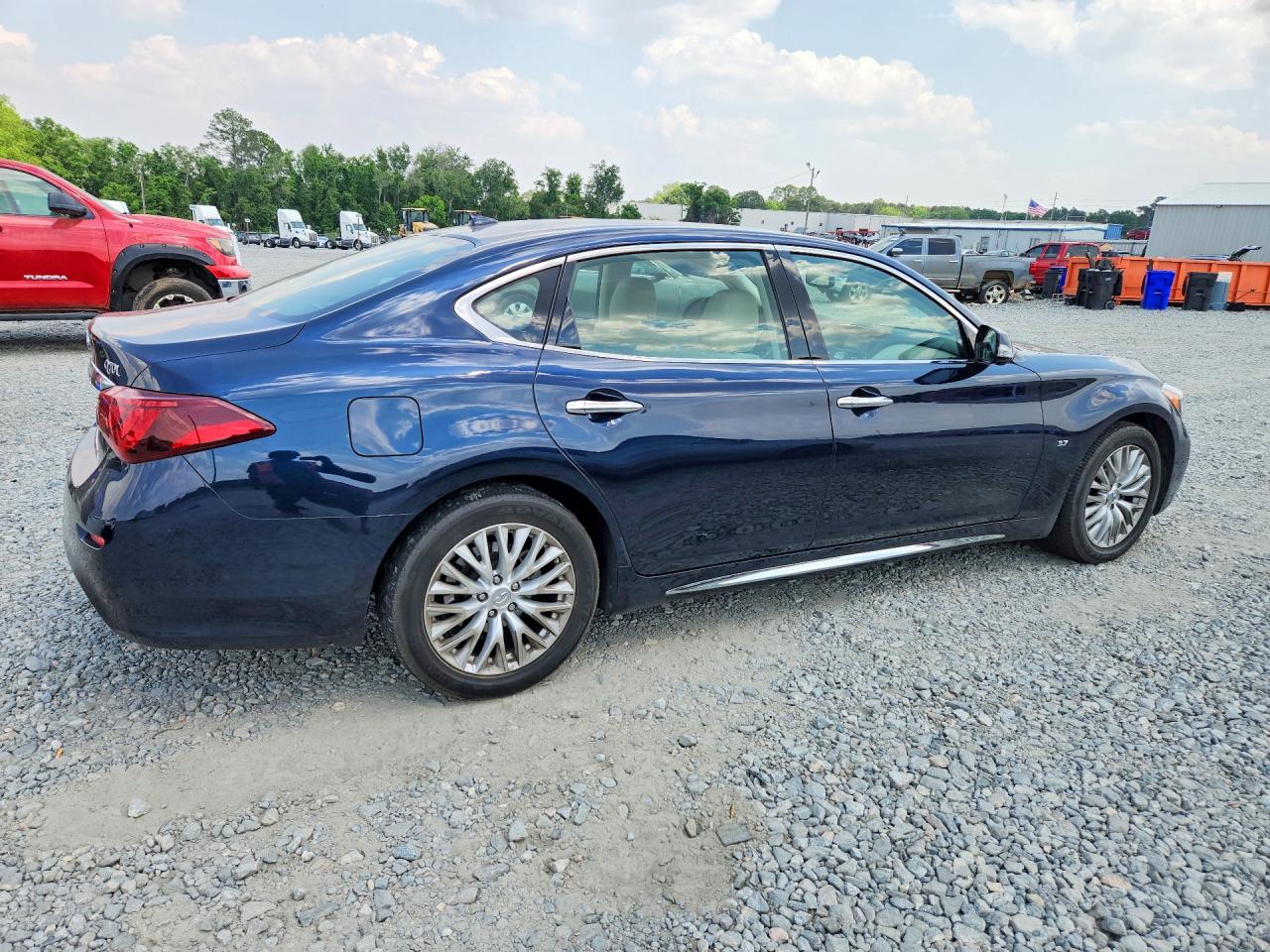2015 INFINITI Q70L 3.7 photo 3