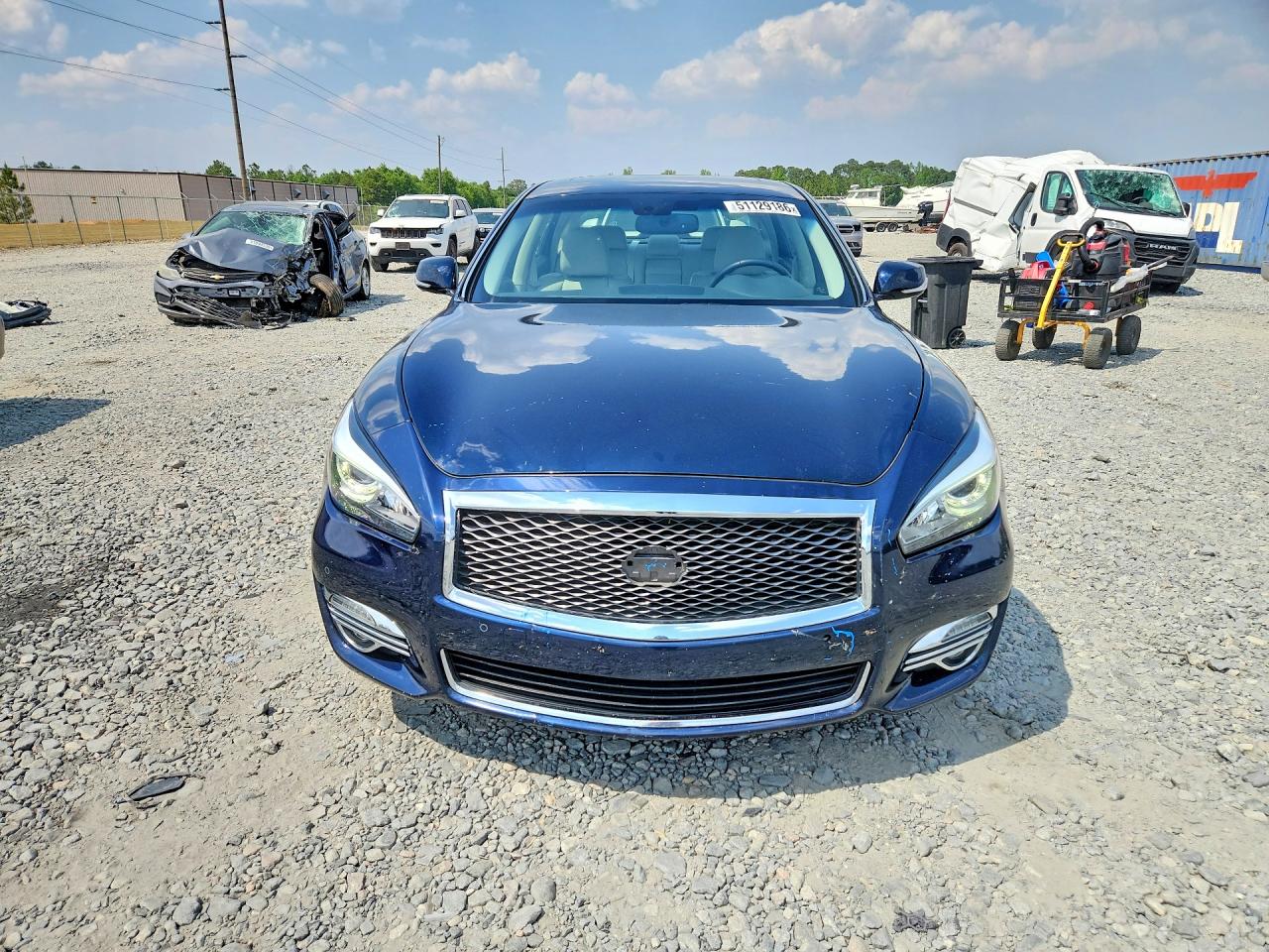 2015 INFINITI Q70L 3.7 photo 5