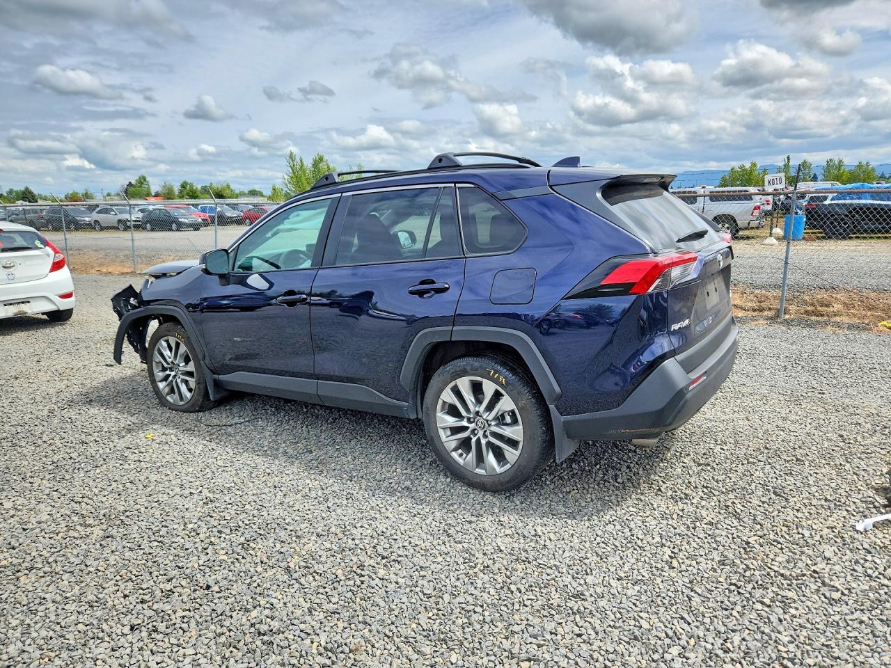 2024 TOYOTA RAV4 XLE PREMIUM photo 3