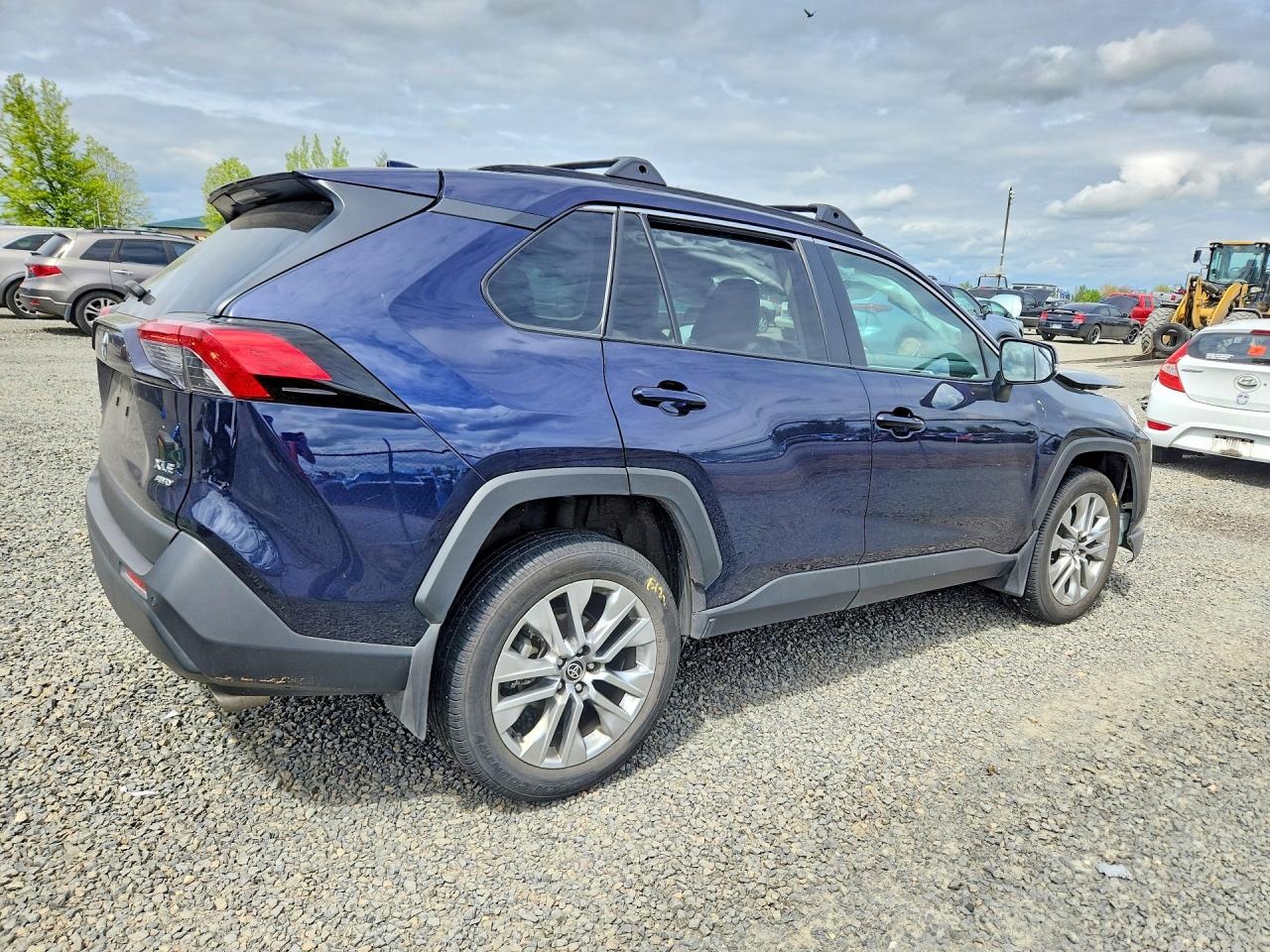 2024 TOYOTA RAV4 XLE PREMIUM photo 5