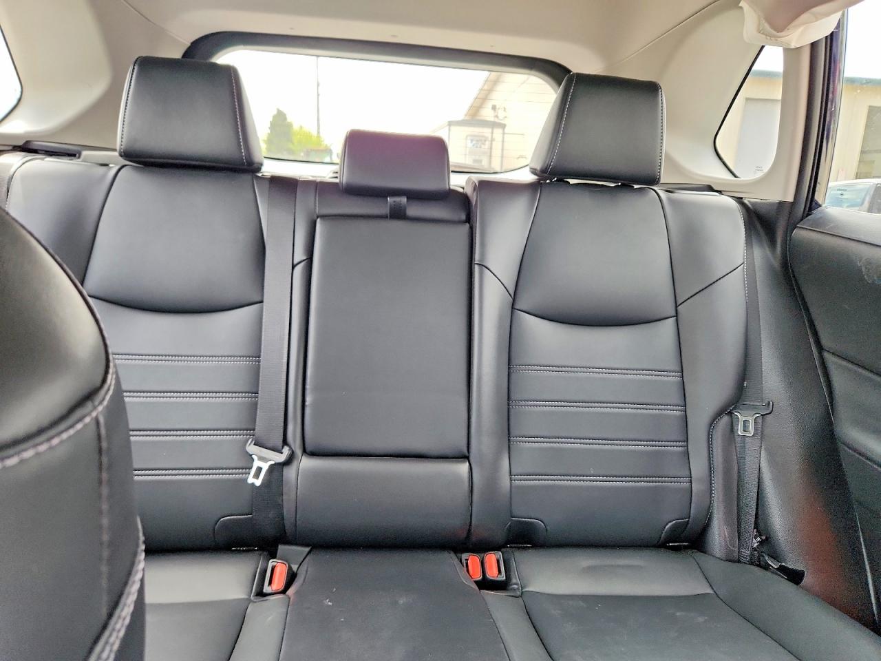 2024 TOYOTA RAV4 XLE PREMIUM photo 19