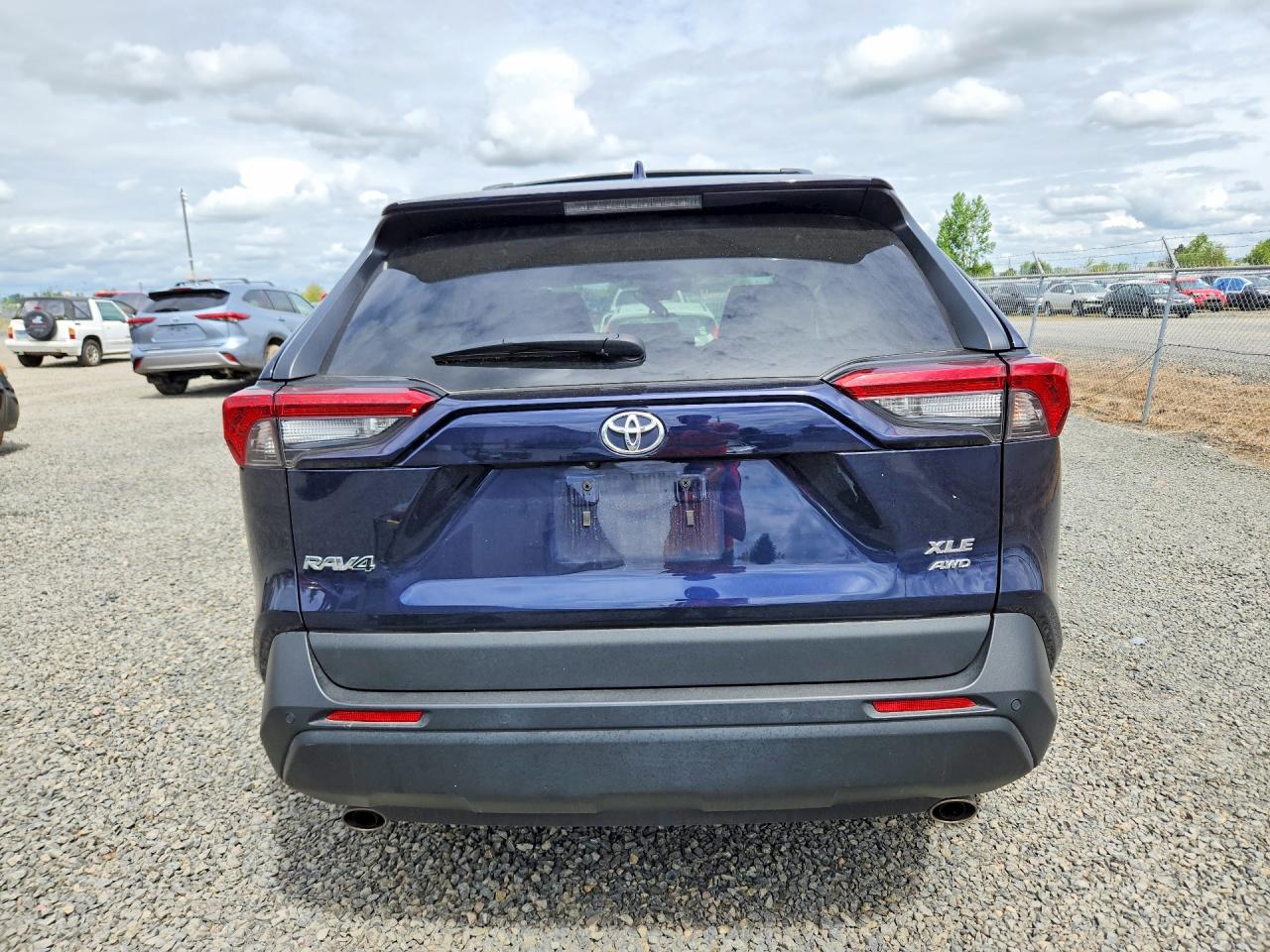 2024 TOYOTA RAV4 XLE PREMIUM photo 11