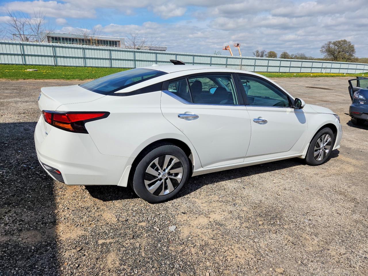 2019 NISSAN ALTIMA S photo 5