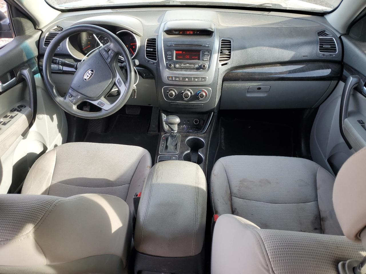 2014 KIA SORENTO LX photo 15