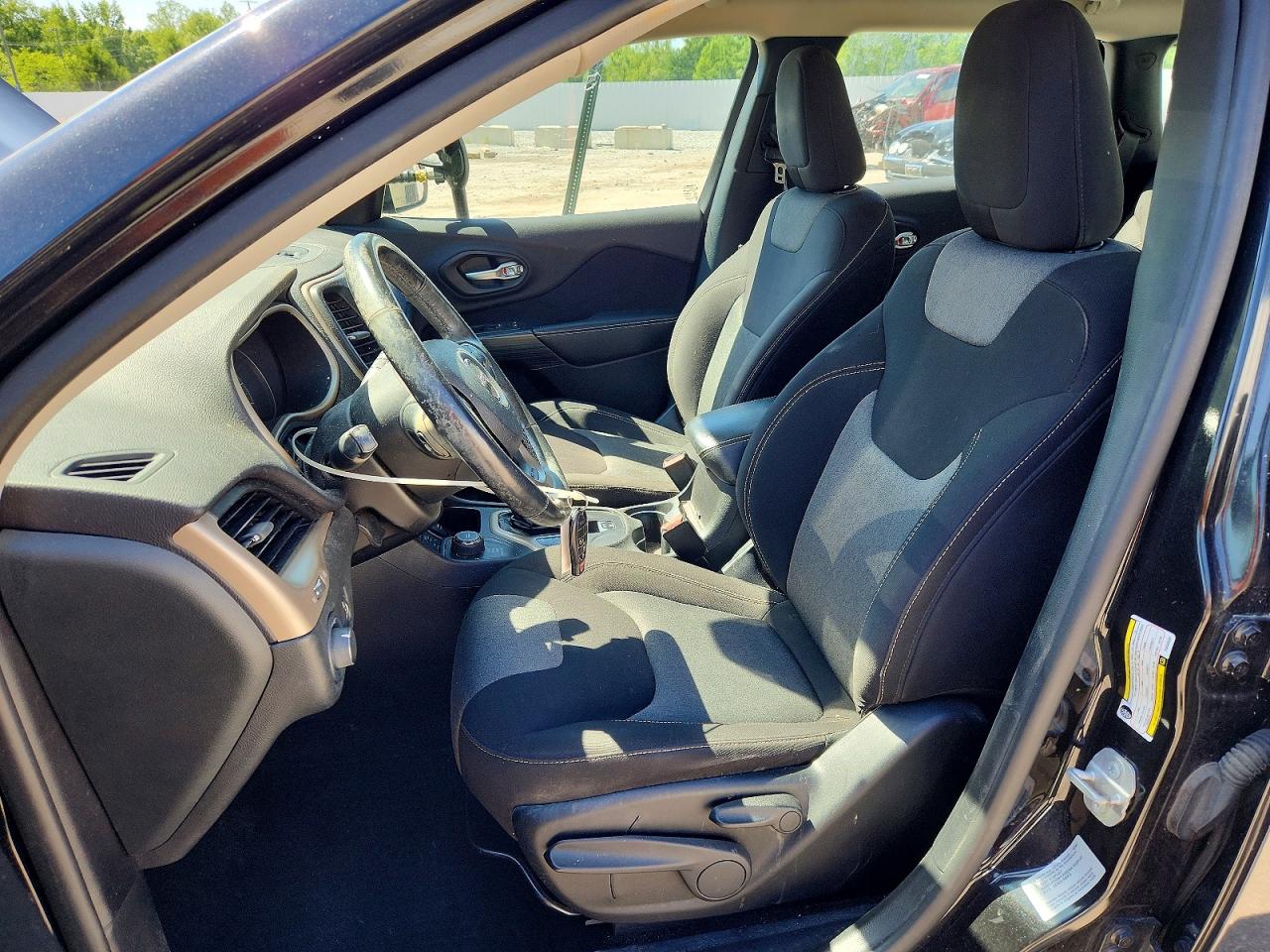 2015 JEEP CHEROKEE SPORT photo 19