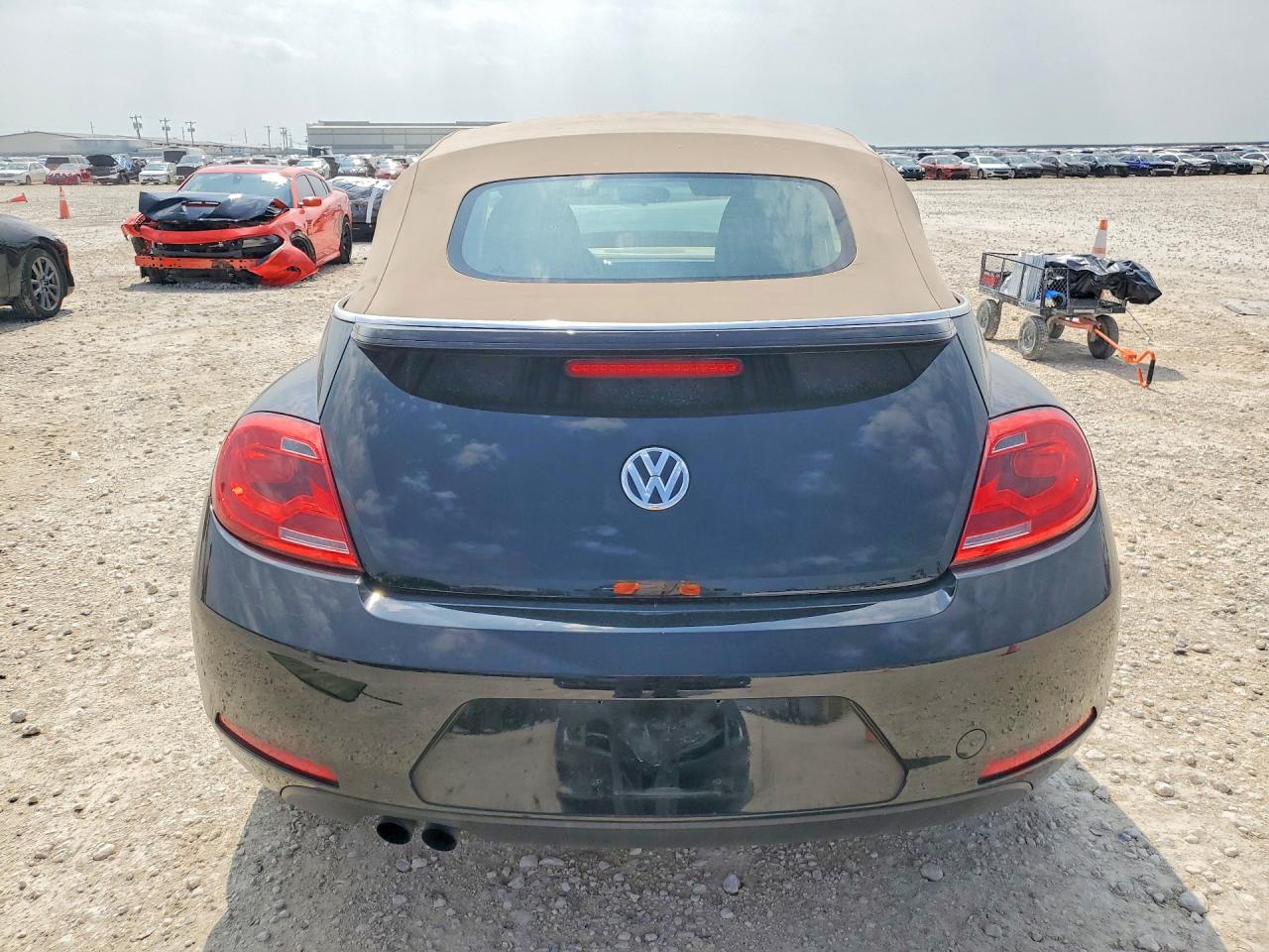2015 VOLKSWAGEN BEETLE 1.8T photo 11