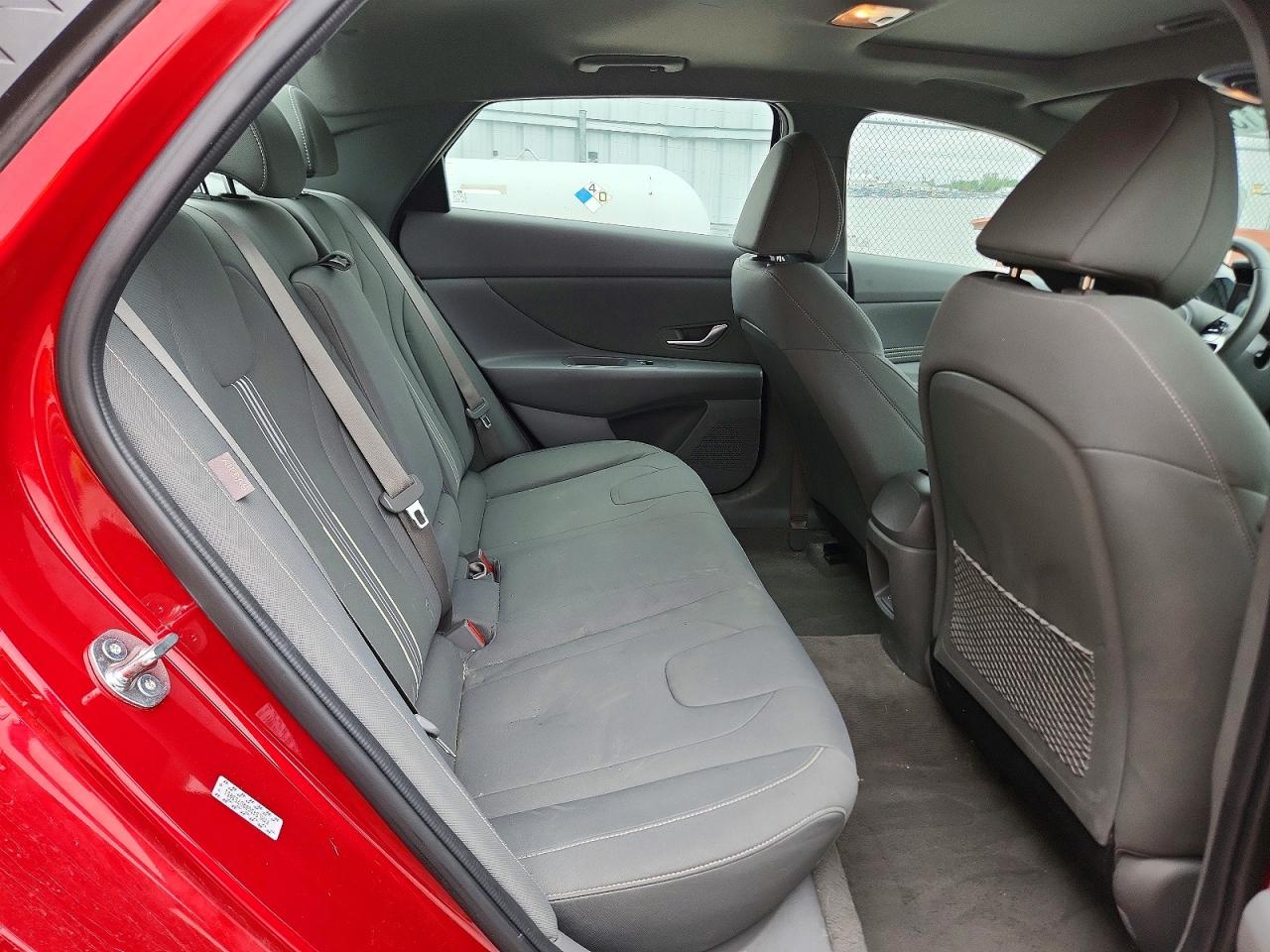 2024 HYUNDAI ELANTRA SEL photo 19