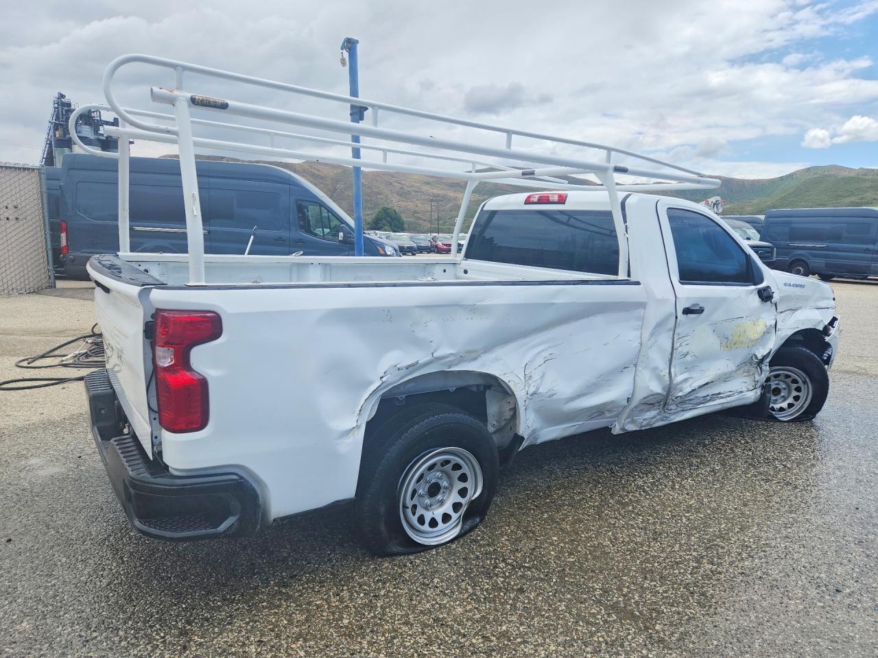 2025 CHEVROLET SILVERADO C1500 photo 3