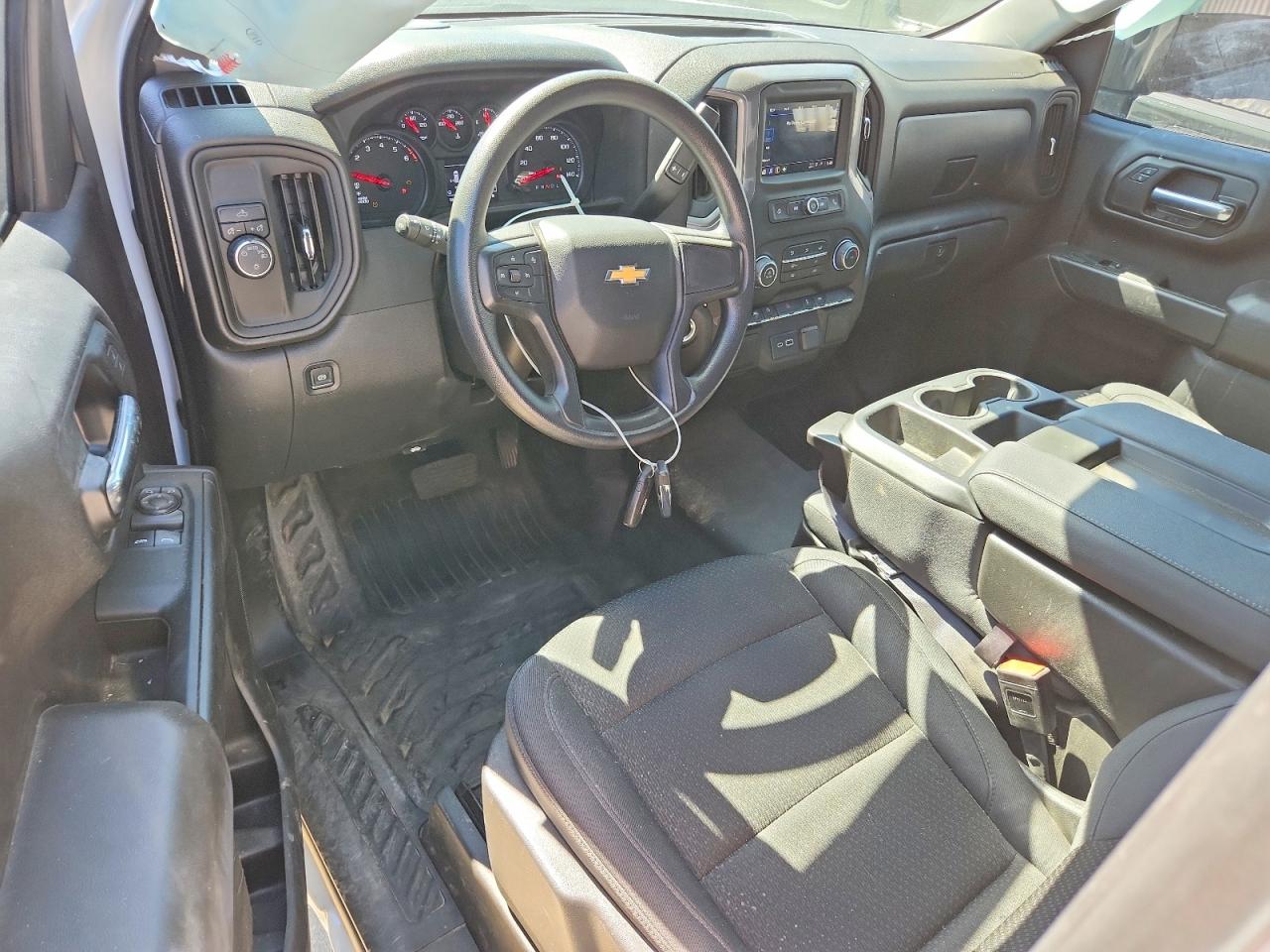 2025 CHEVROLET SILVERADO C1500 photo 8