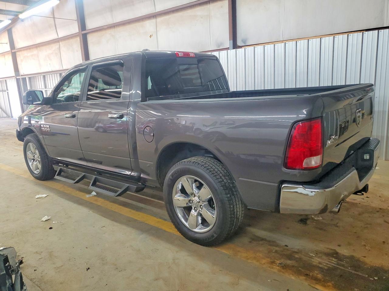 2014 RAM 1500 SLT photo 2