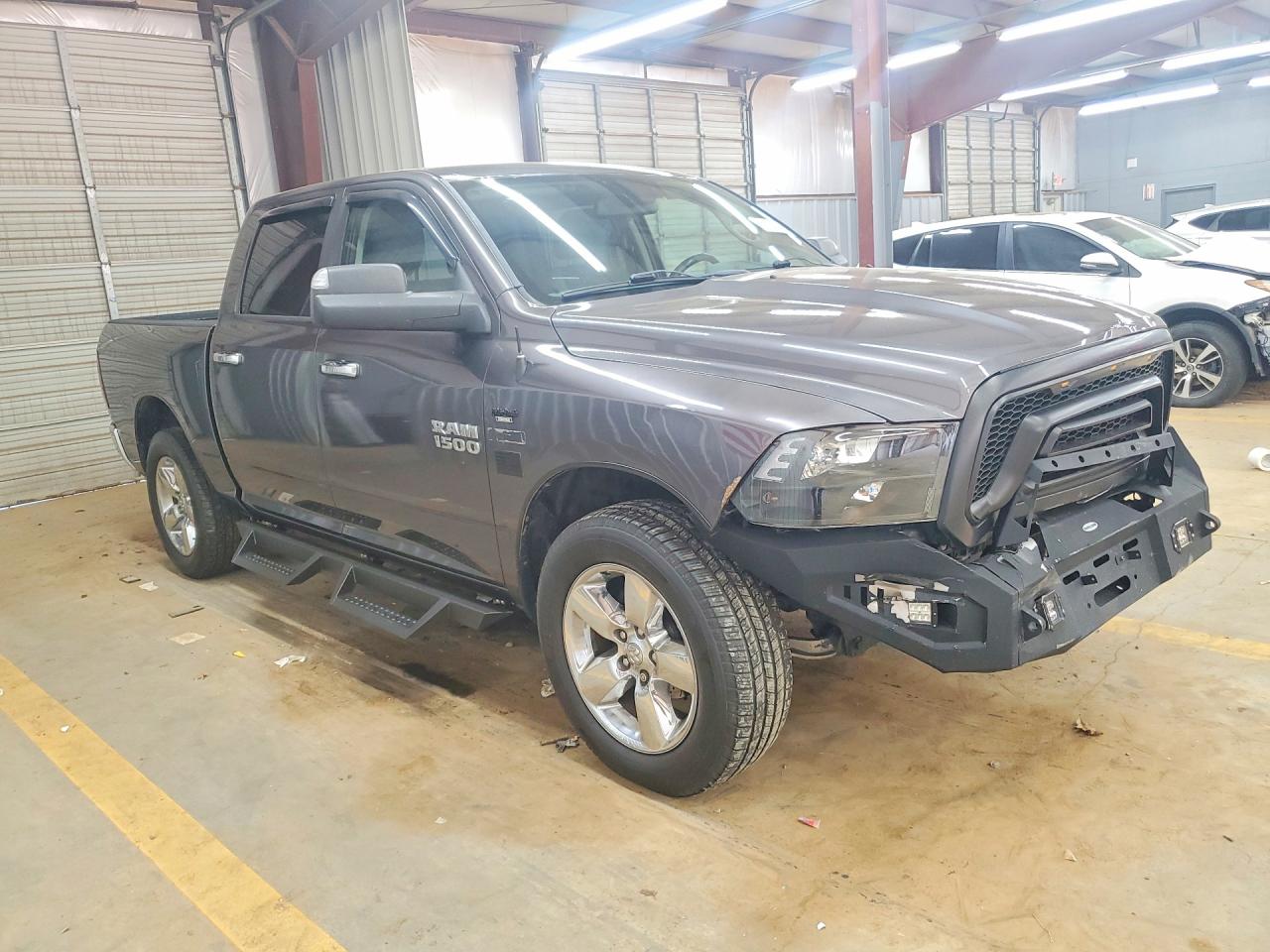 2014 RAM 1500 SLT photo 4