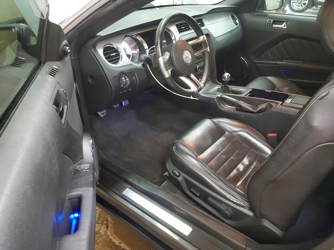 2012 FORD MUSTANG GT photo 15