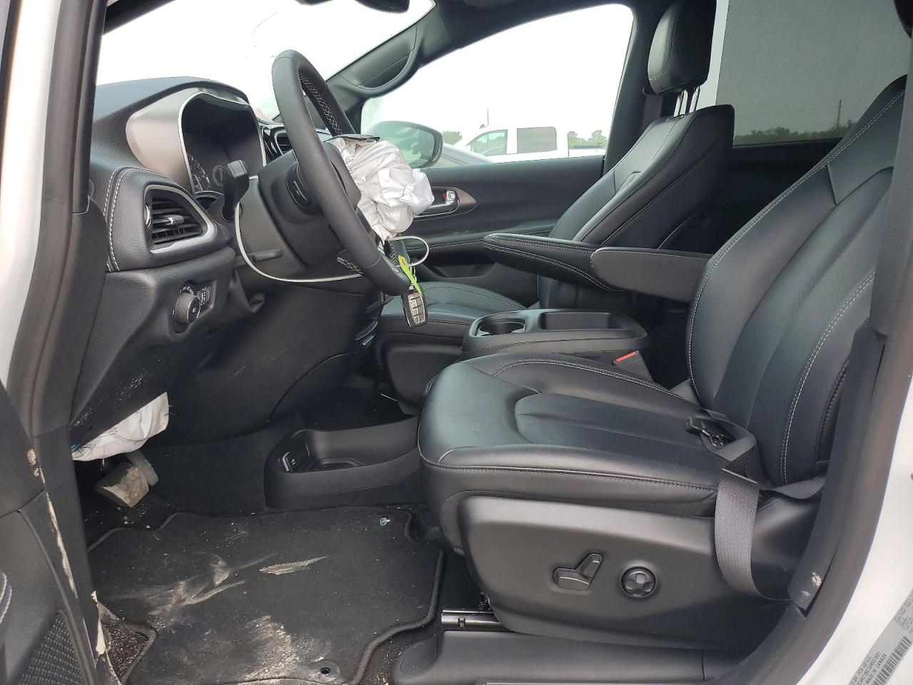 2025 CHRYSLER PACIFICA SELECT photo 19