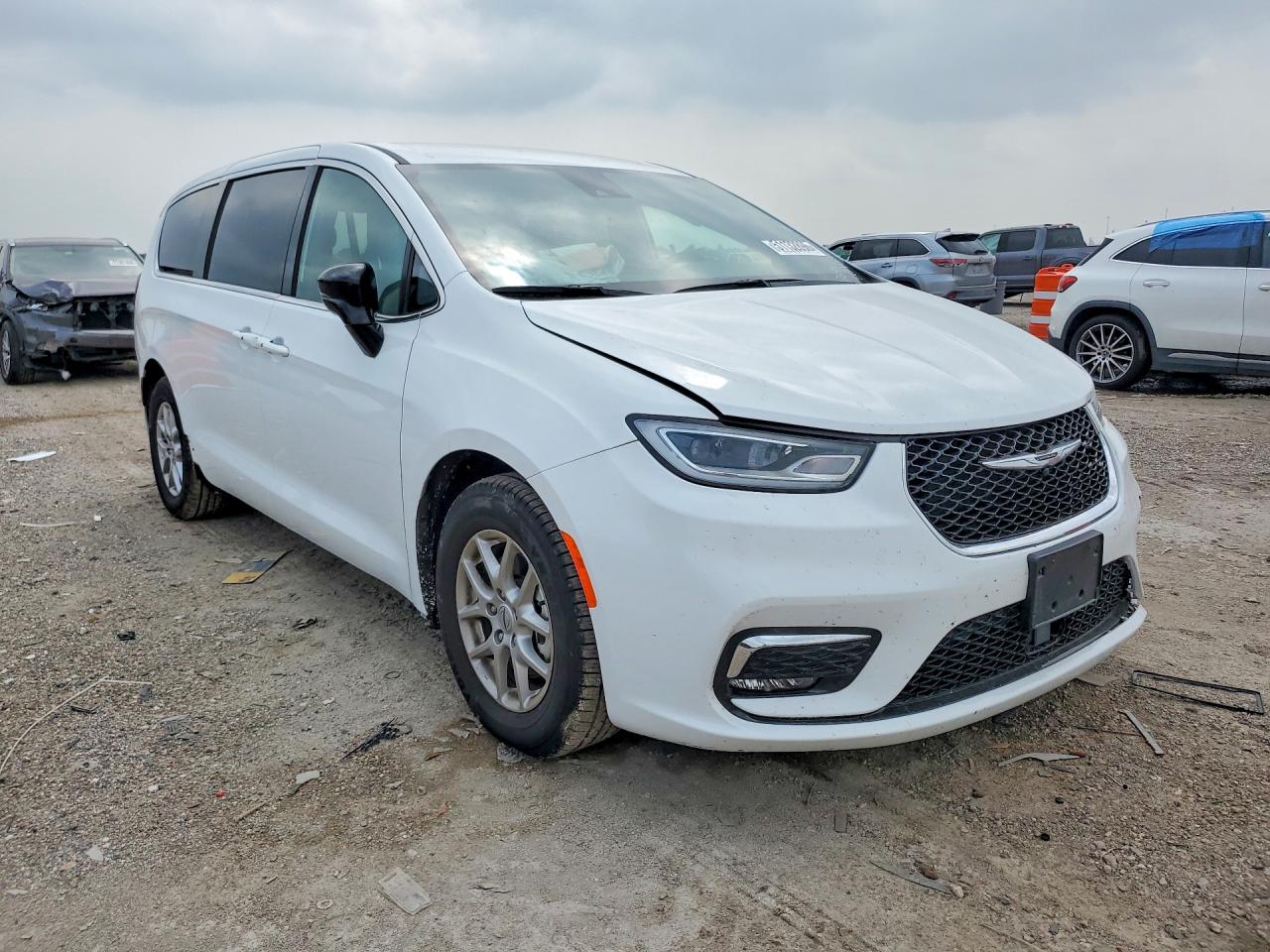 2025 CHRYSLER PACIFICA SELECT photo 10