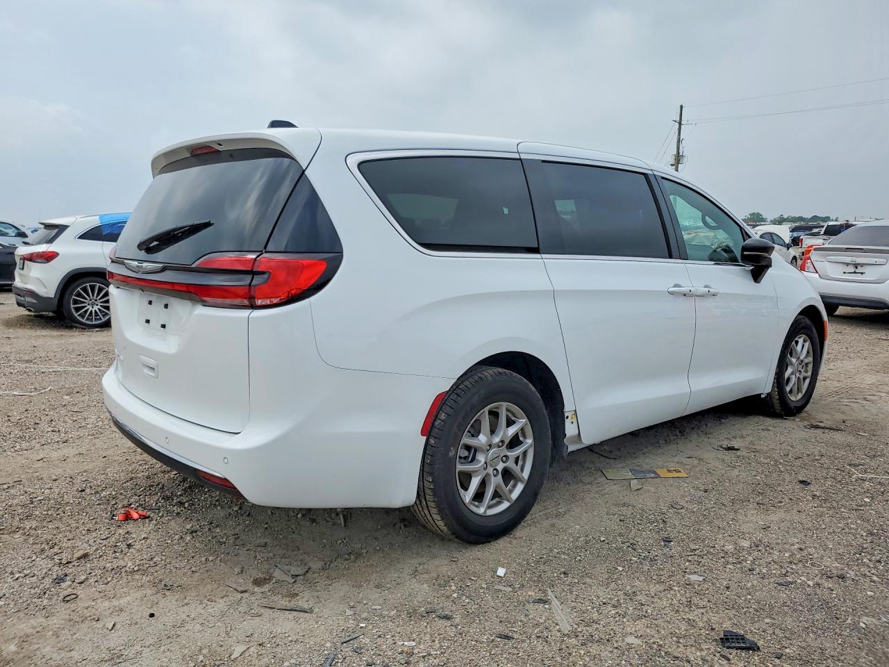 2025 CHRYSLER PACIFICA SELECT photo 7