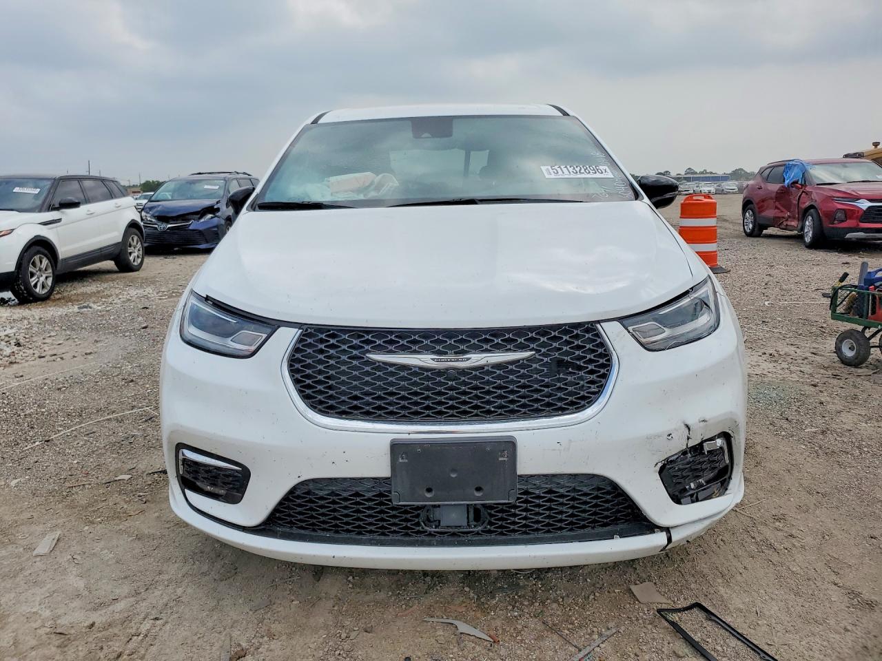 2025 CHRYSLER PACIFICA SELECT photo 13