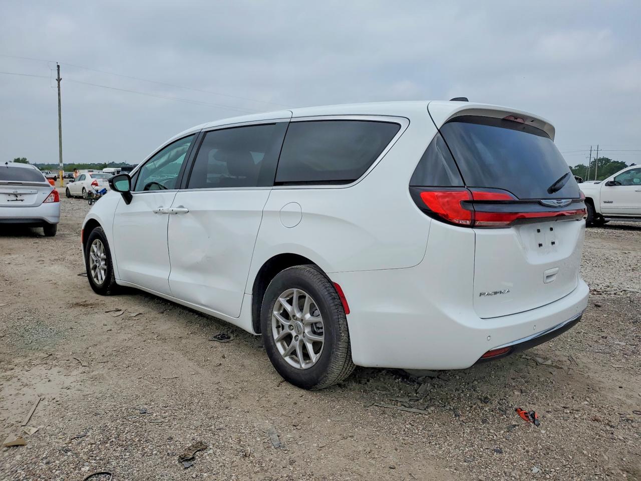 2025 CHRYSLER PACIFICA SELECT photo 4