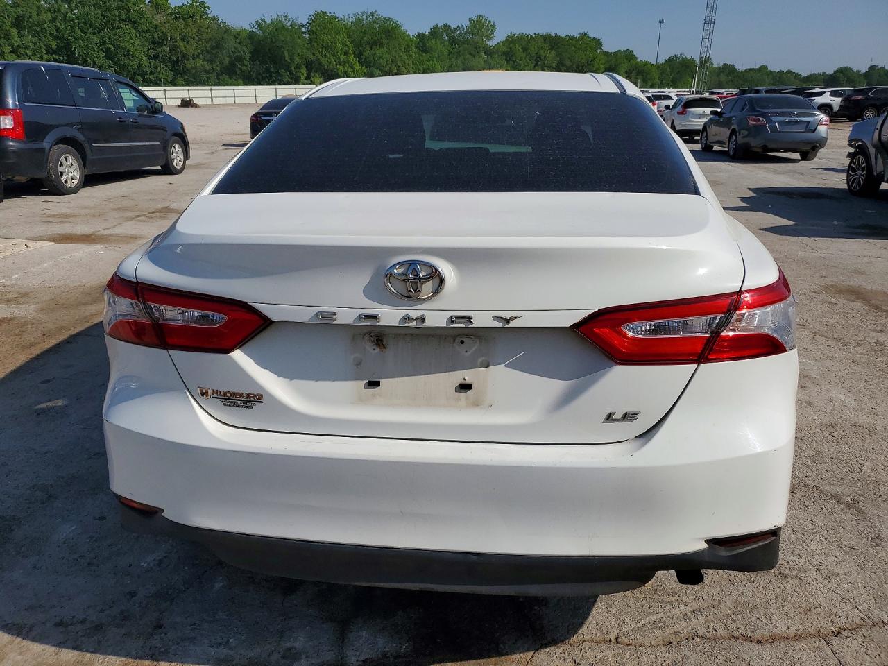 2018 TOYOTA CAMRY LE photo 11