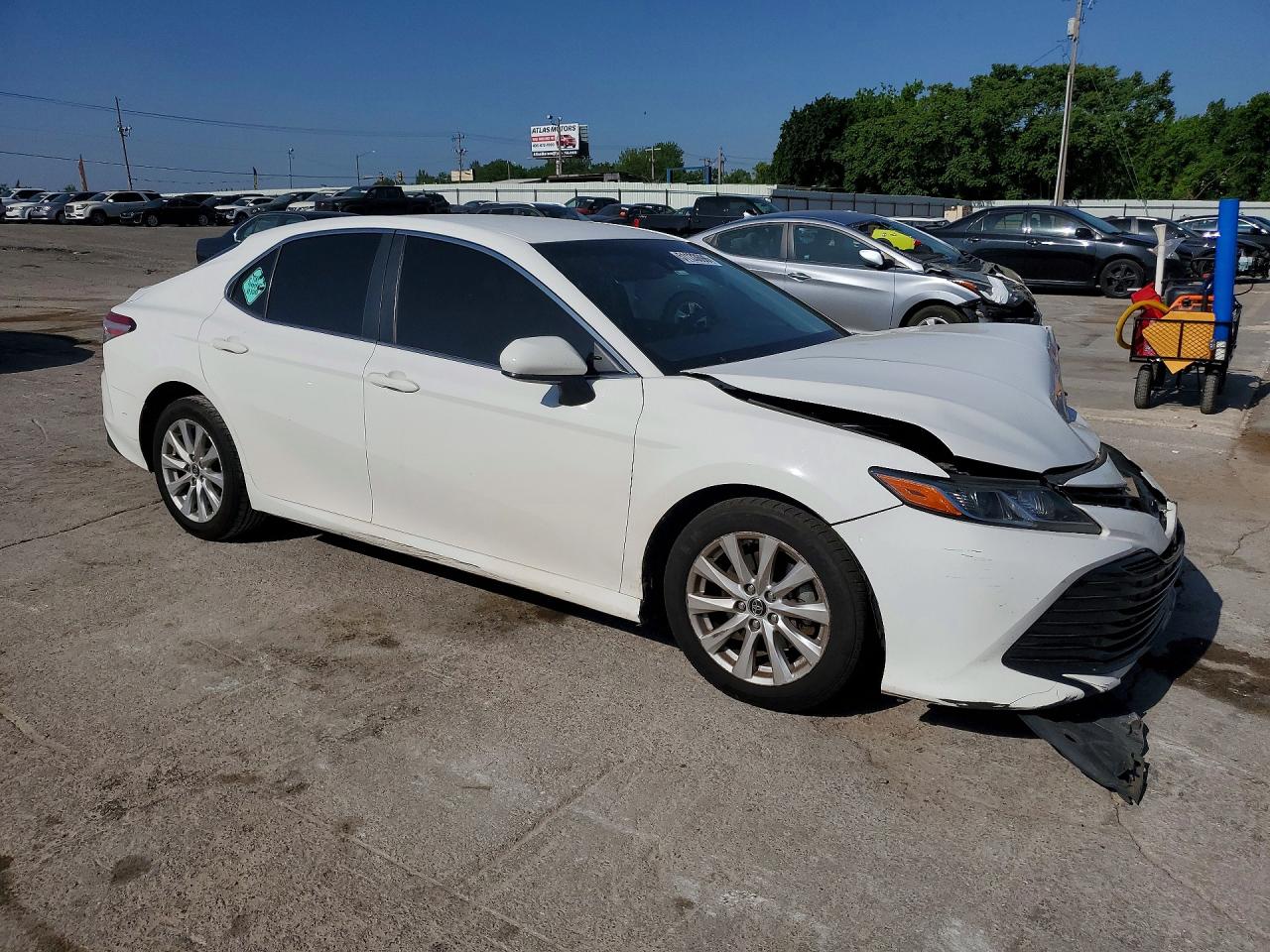 2018 TOYOTA CAMRY LE photo 7