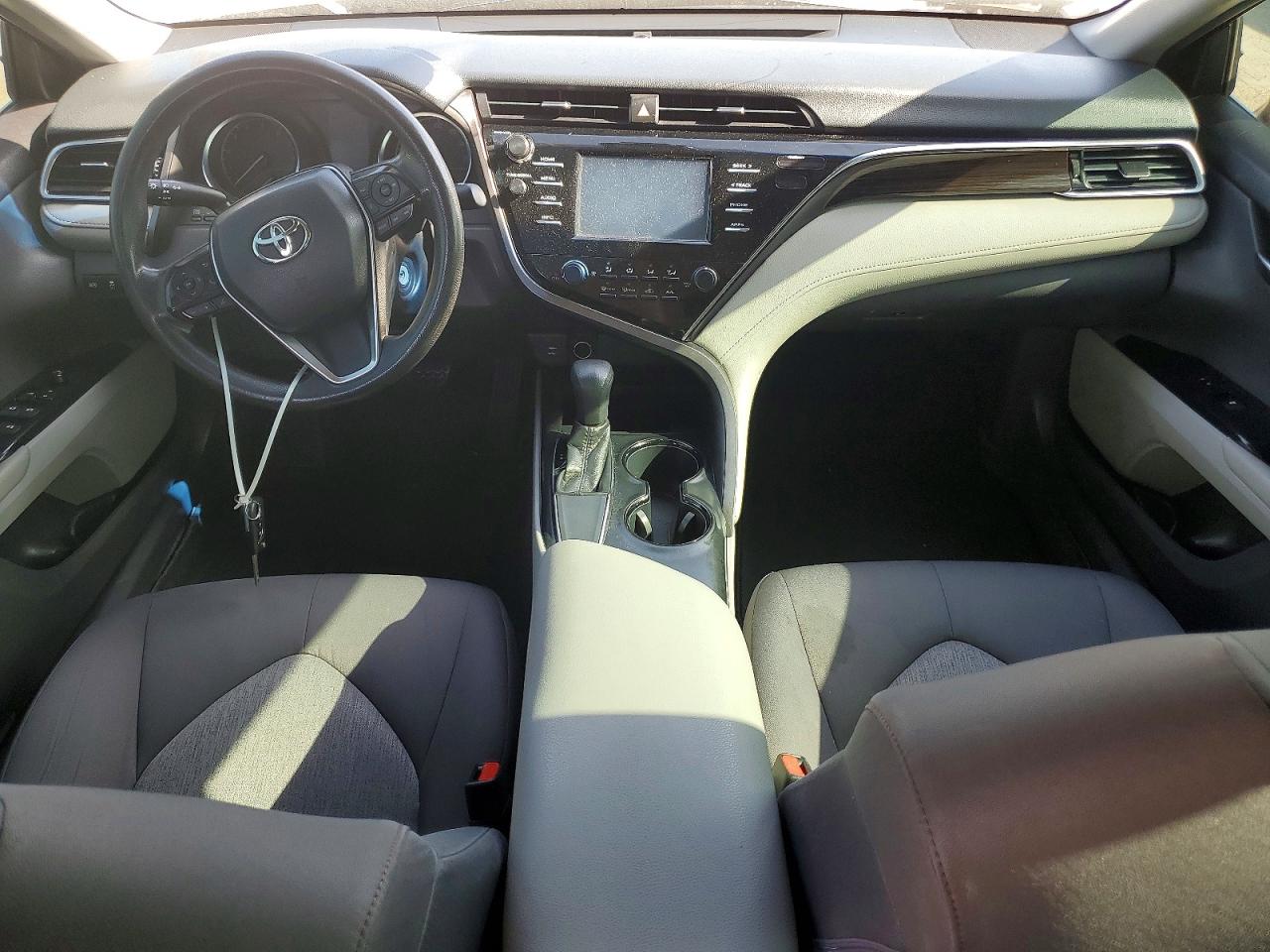 2018 TOYOTA CAMRY LE photo 15