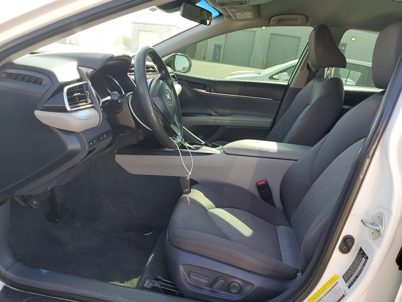 2018 TOYOTA CAMRY LE photo 13
