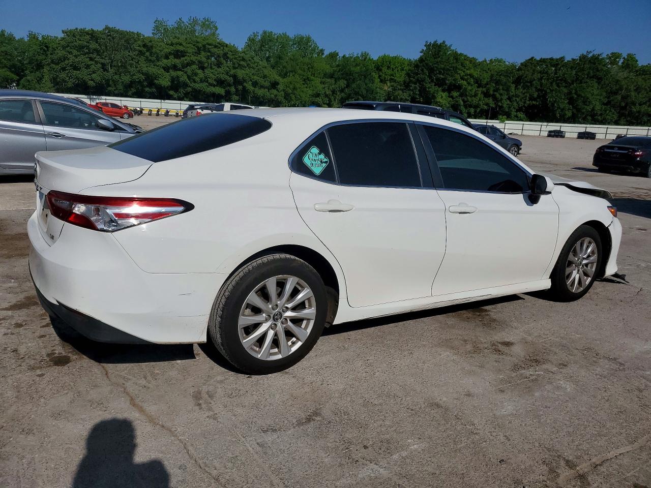 2018 TOYOTA CAMRY LE photo 5