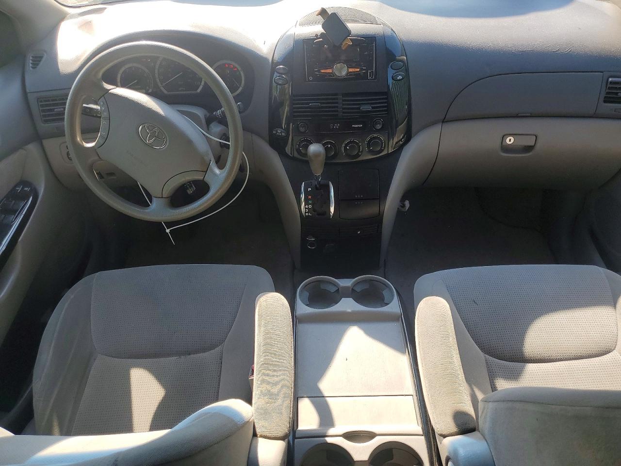 2004 TOYOTA SIENNA LE 7 PASSENGER photo 15
