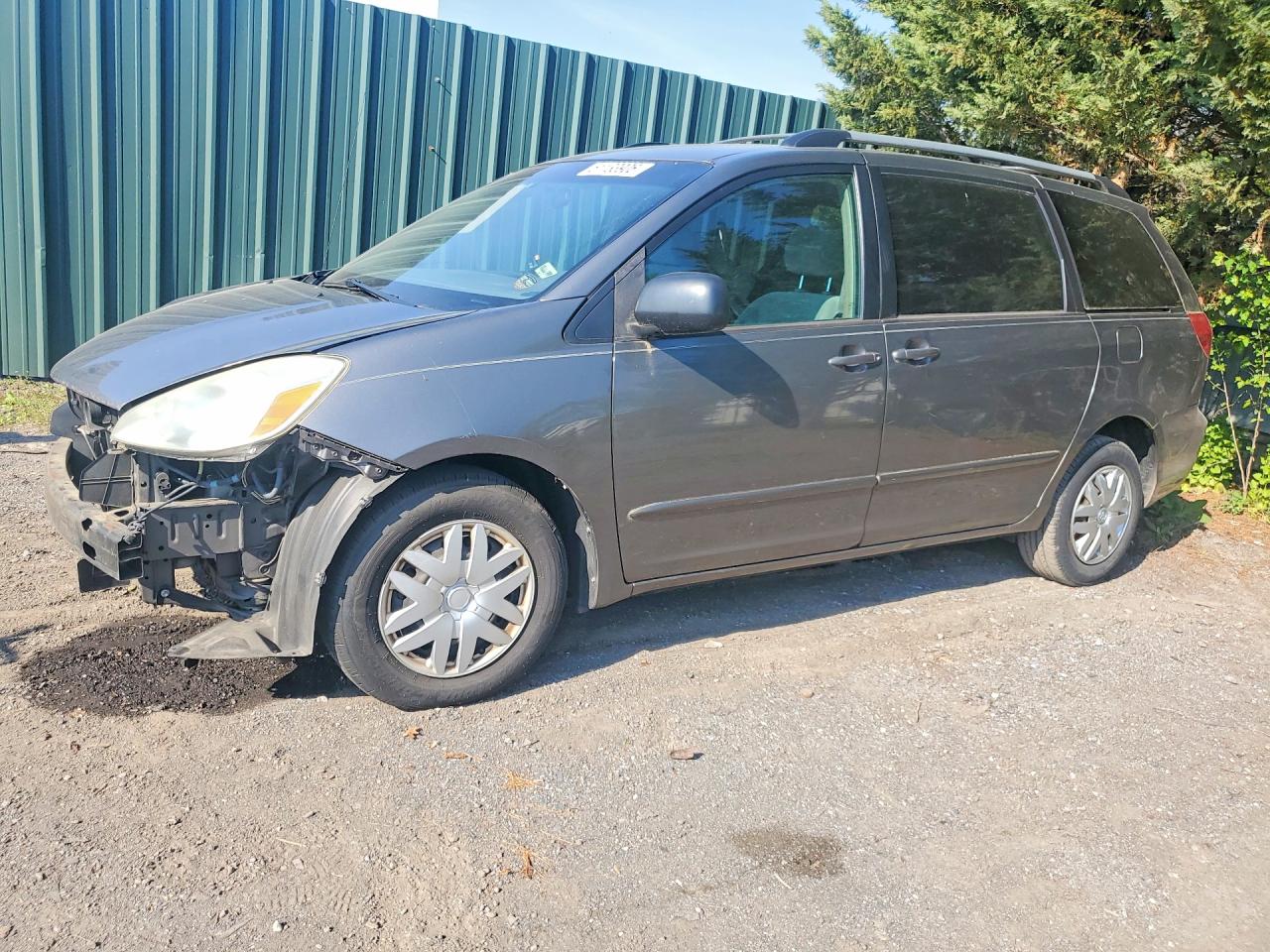 2004 TOYOTA SIENNA