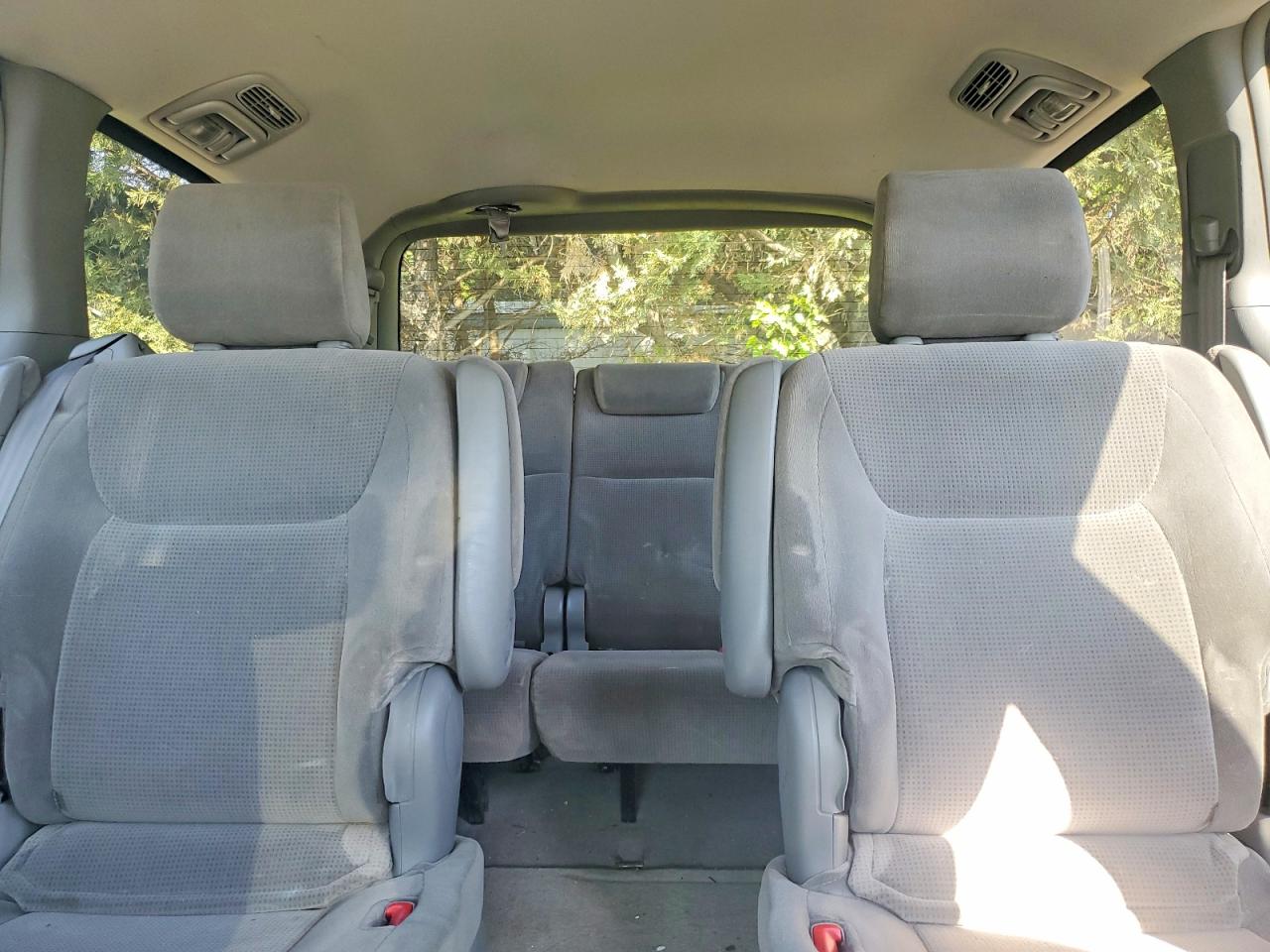 2004 TOYOTA SIENNA LE 7 PASSENGER photo 19