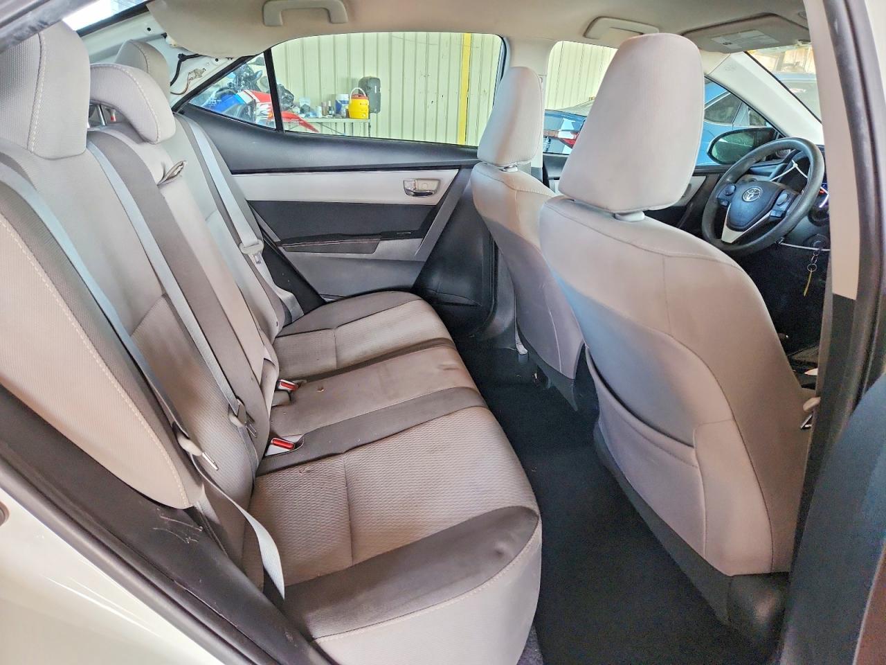 2017 TOYOTA COROLLA LE photo 28