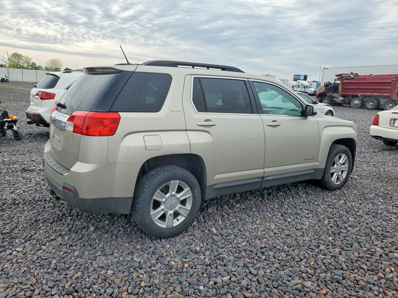 2013 GMC TERRAIN SLE photo 5