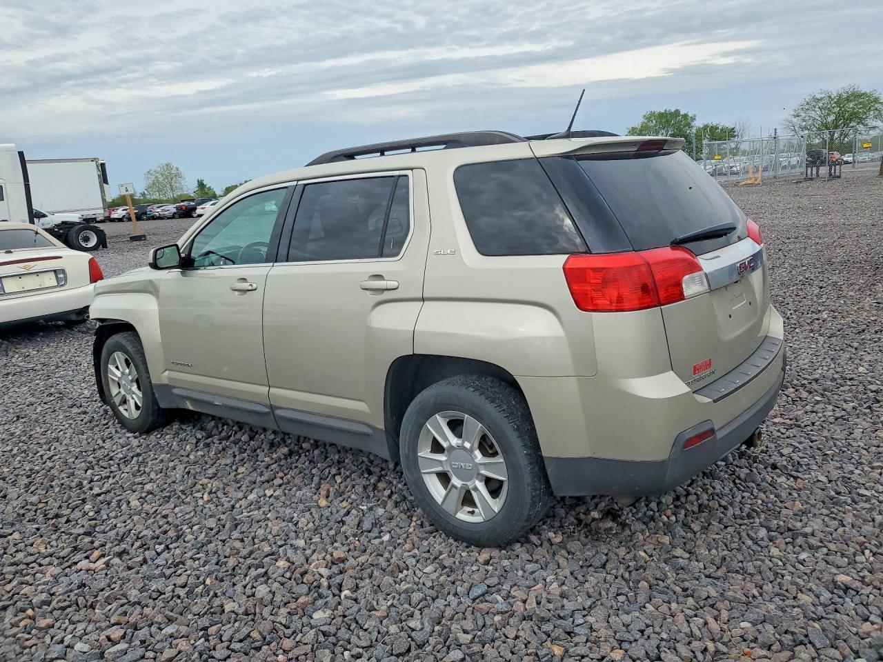 2013 GMC TERRAIN SLE photo 3