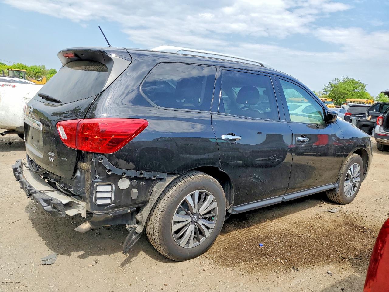 2017 NISSAN PATHFINDER SV photo 5
