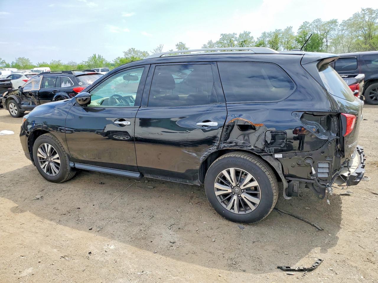 2017 NISSAN PATHFINDER SV photo 3