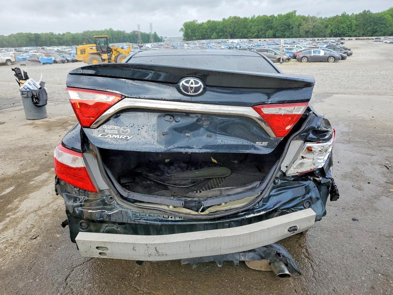 2015 TOYOTA CAMRY SE photo 11