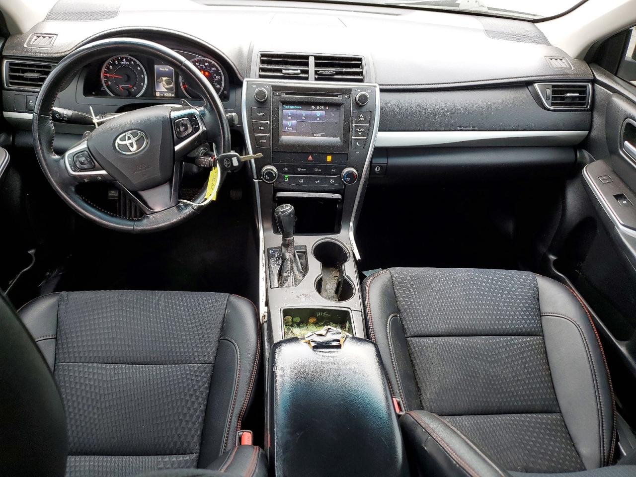 2015 TOYOTA CAMRY SE photo 15