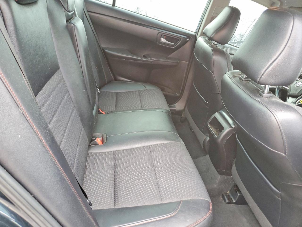 2015 TOYOTA CAMRY SE photo 19