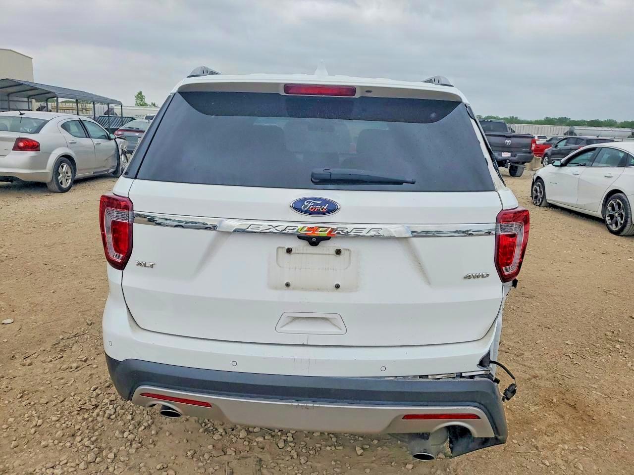 2017 FORD EXPLORER XLT photo 11