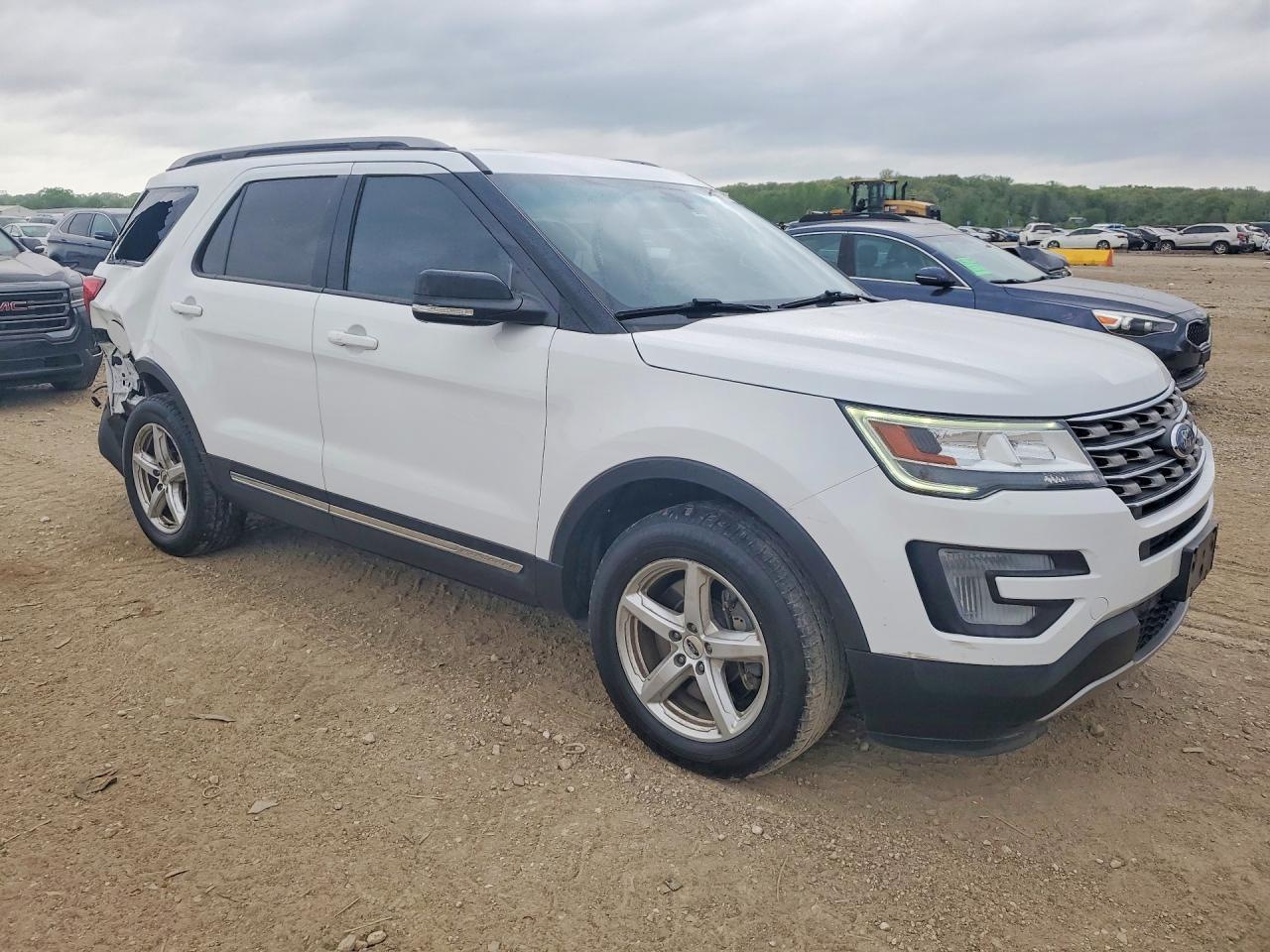 2017 FORD EXPLORER XLT photo 7